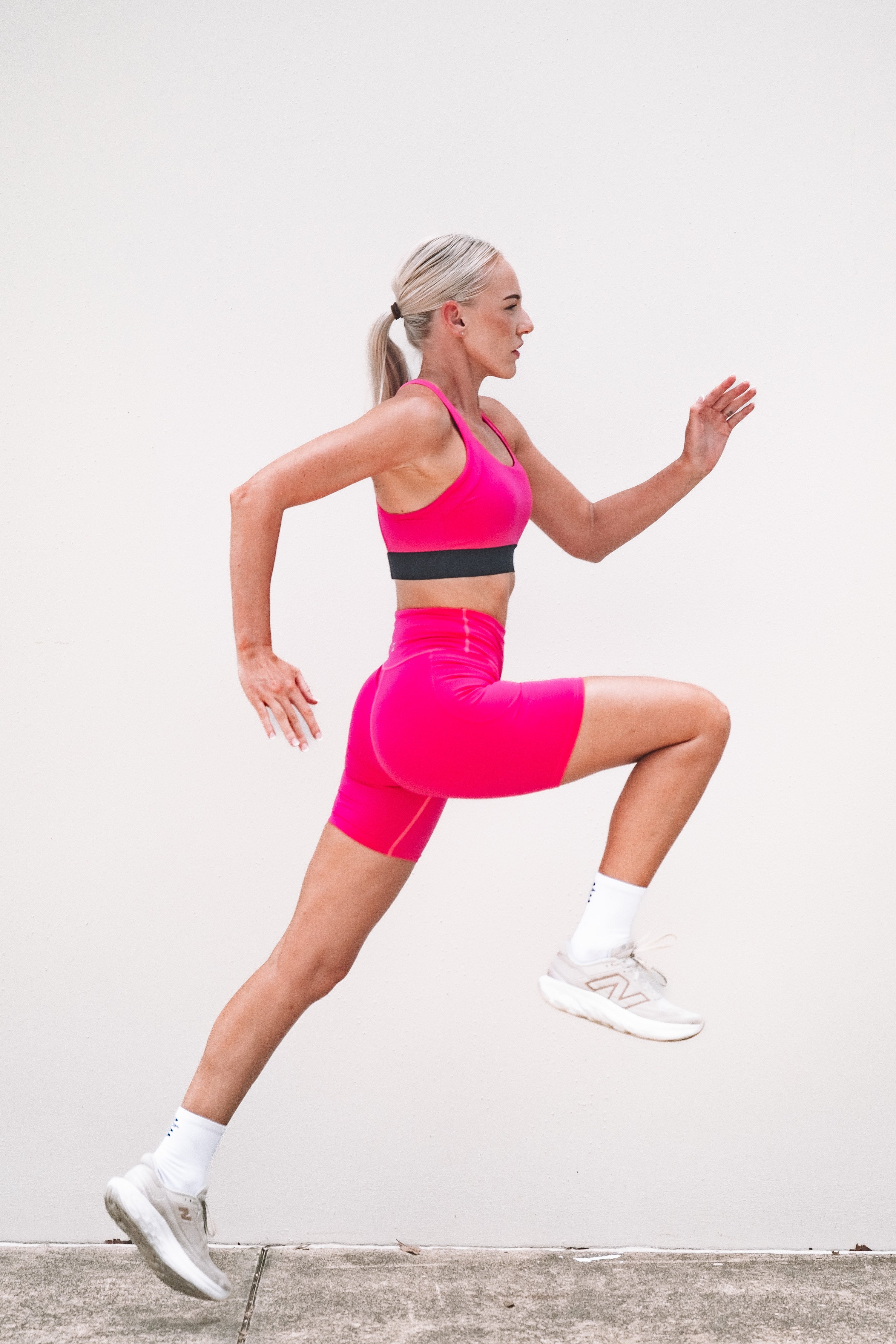 Women's Stride Shorts 6" - Raspberry
