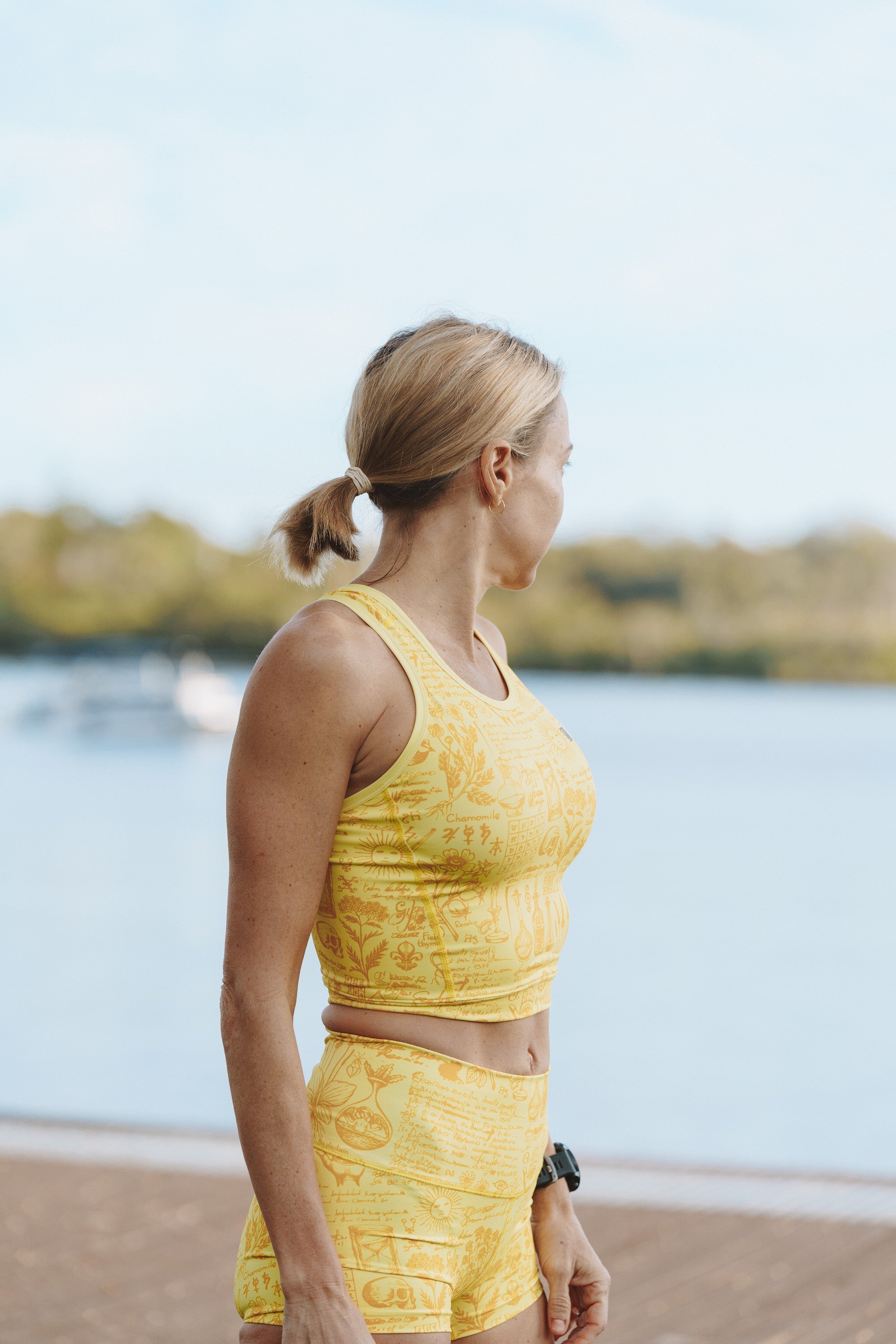 WYN by MALO core crop (with phone pocket) - lemon