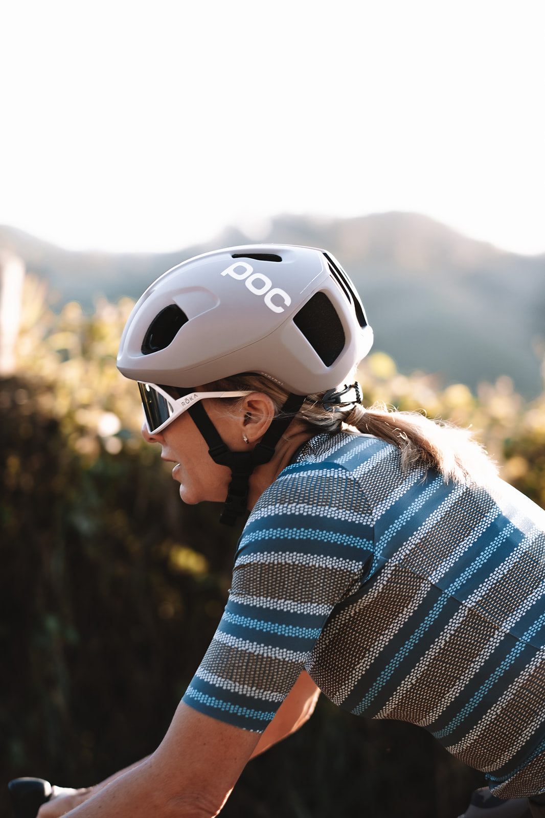 women's ROAM premium cycling jersey - alt stripe blue