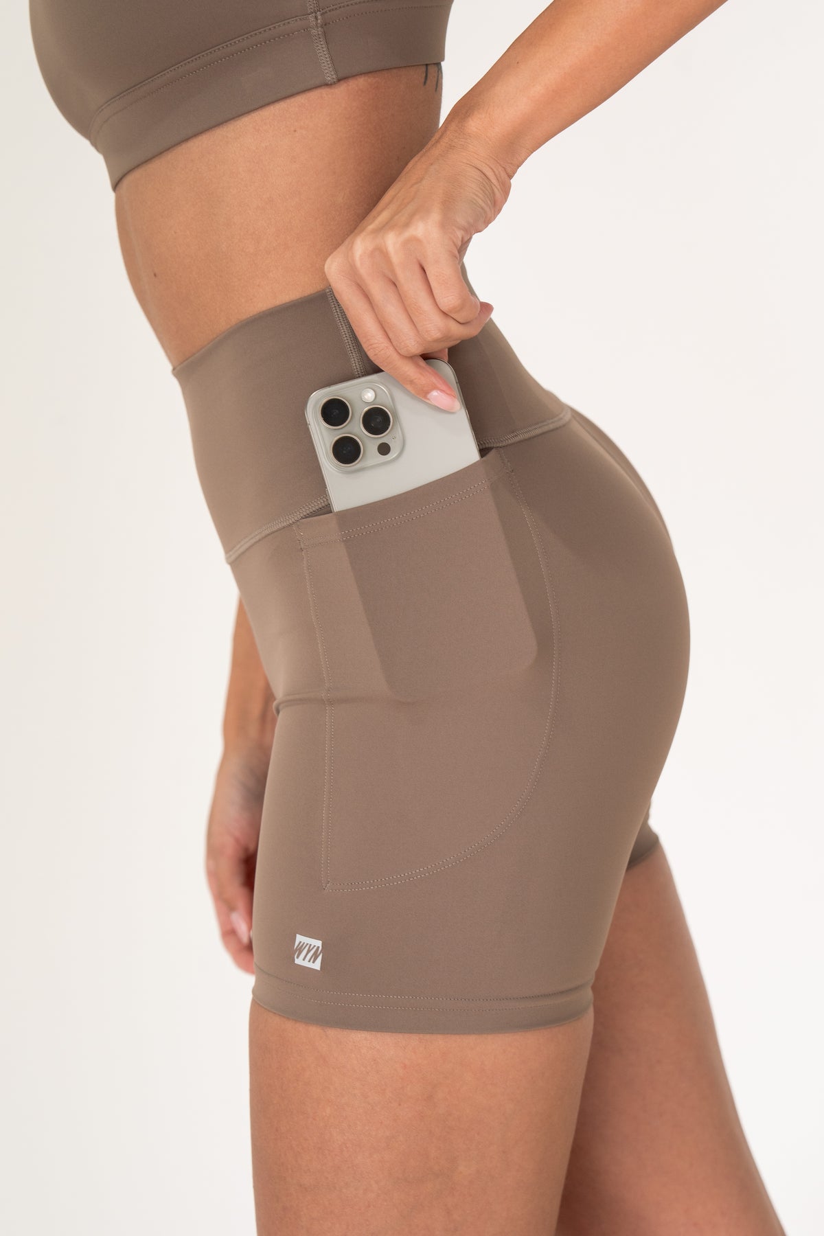 Women's Stride Seamless Front 4" Shorts - Truffle
