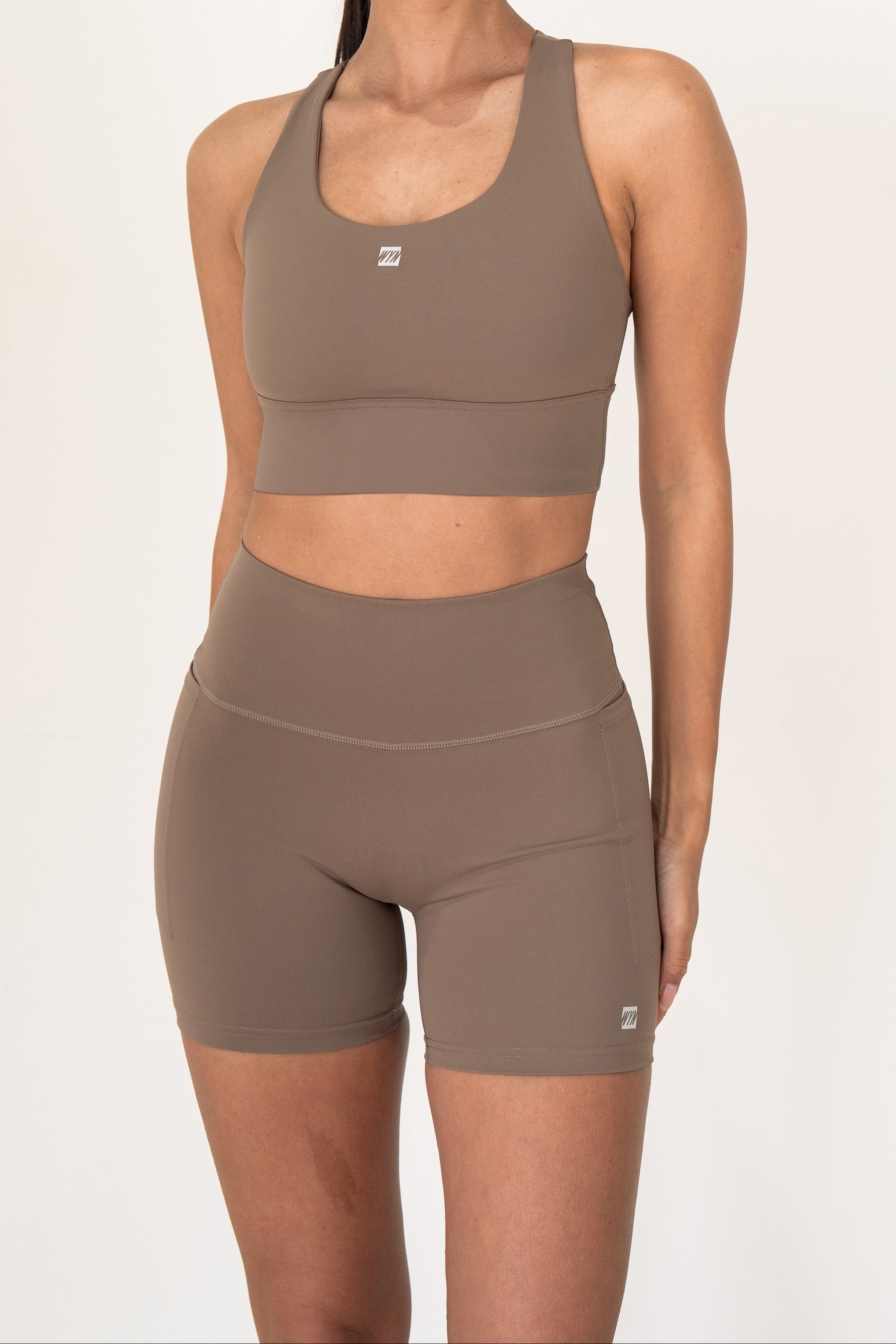 Women's Stride Seamless Front 4" Shorts - Truffle